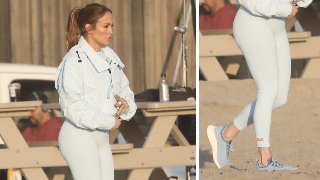 Celebrities Spotlight on Jennifer Lopez Wearing Leggings Celebrities Spotlight on Jennifer Lopez Wearing Leggings