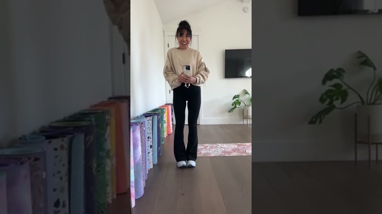 Video Do you call these yoga pants or flared leggings? π€ Video Do you call these yoga pants or flared leggings? π€