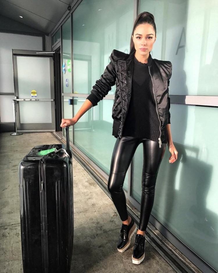 What shoes work best with sporty leggings that feature a high heel pattern