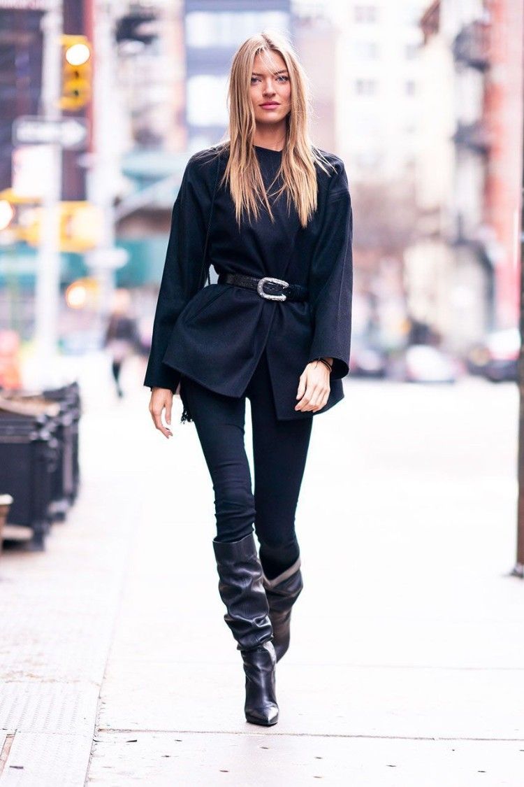What shoes work best with sporty leggings that feature a high heel pattern