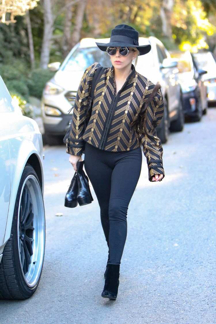What shoes work best with sporty leggings that feature a high heel pattern