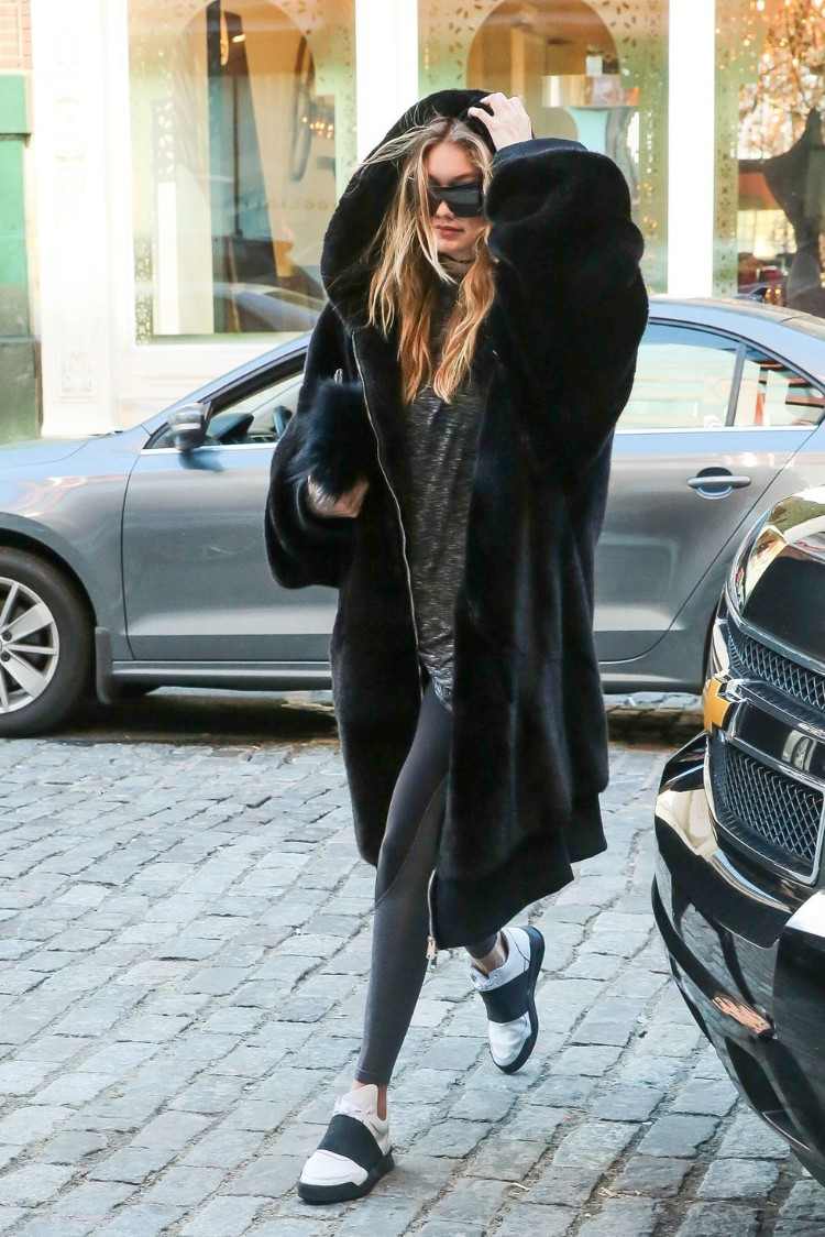 What shoes work best with sporty leggings that feature a high heel pattern