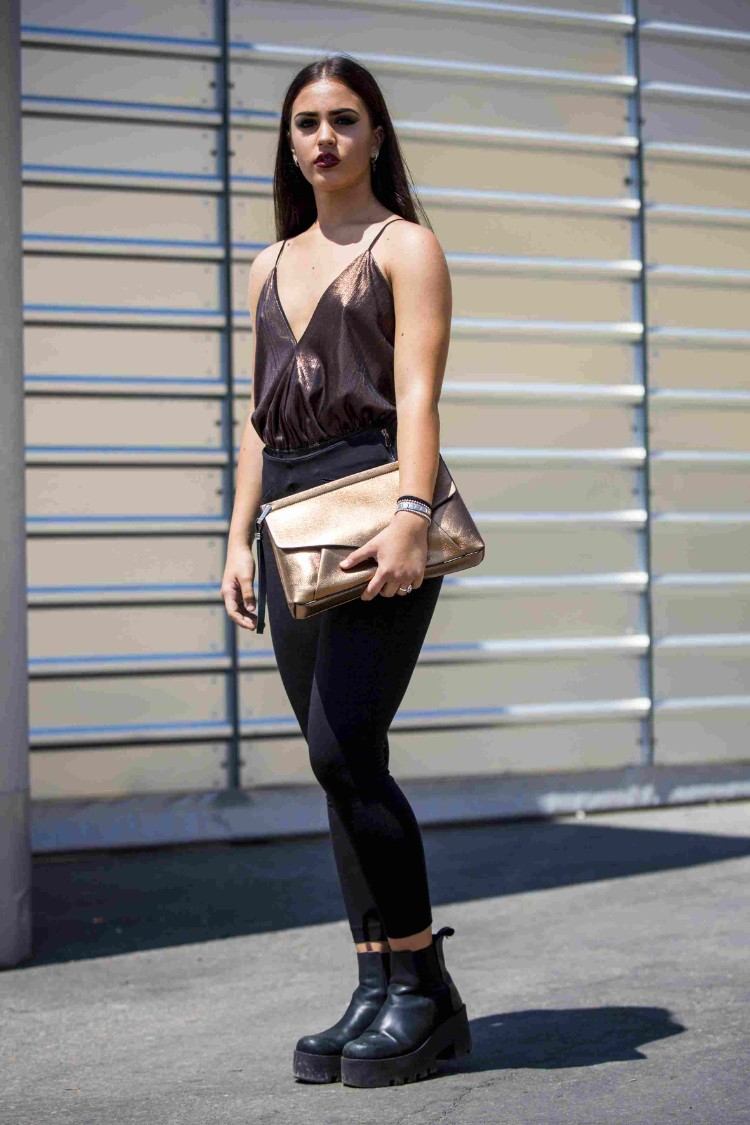 What shoes work best with sporty leggings that feature a high heel pattern