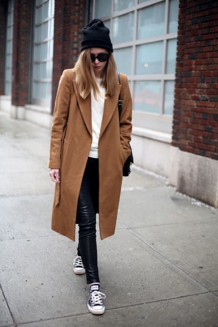 What shoes work best with sporty leggings that feature a high heel pattern