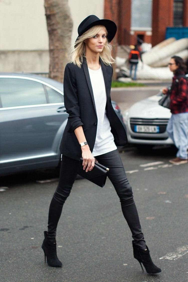 What shoes work best with sporty leggings that feature a high heel pattern